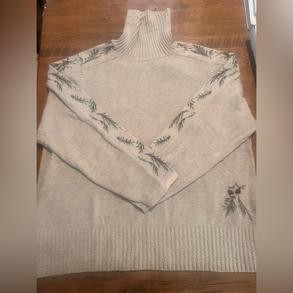 Woolrich Cream Turtleneck Sweater with Green Leaf Design